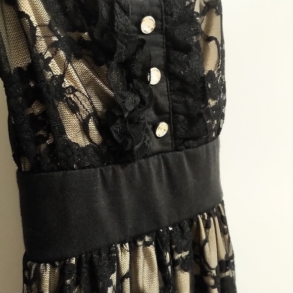 ✨SALE: 3 for $25!✨ Black Lace and Nude Dress - XS - Picture 3 of 5